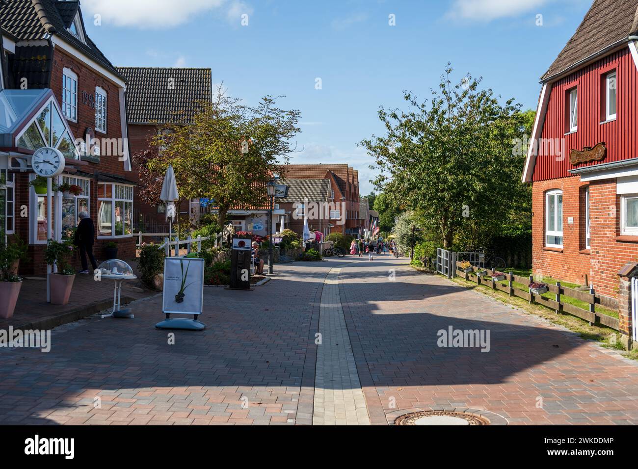 Straßenszenen aus Norddorf auf der Nordseeinsel Amrum im Sommer Stock Photo