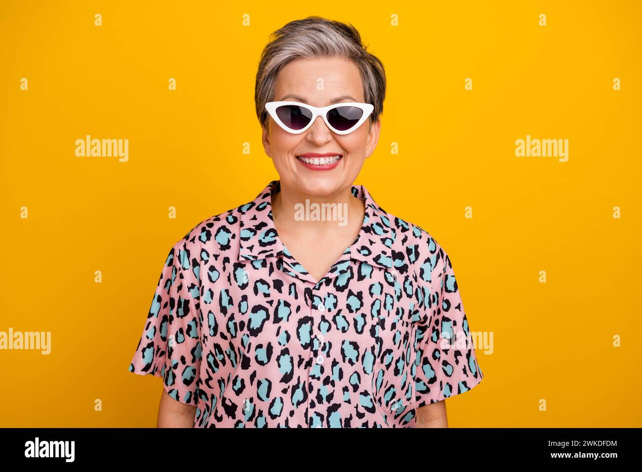 Leopard Pattern Grandma Pretty Woman Sitting Personalized Shirt