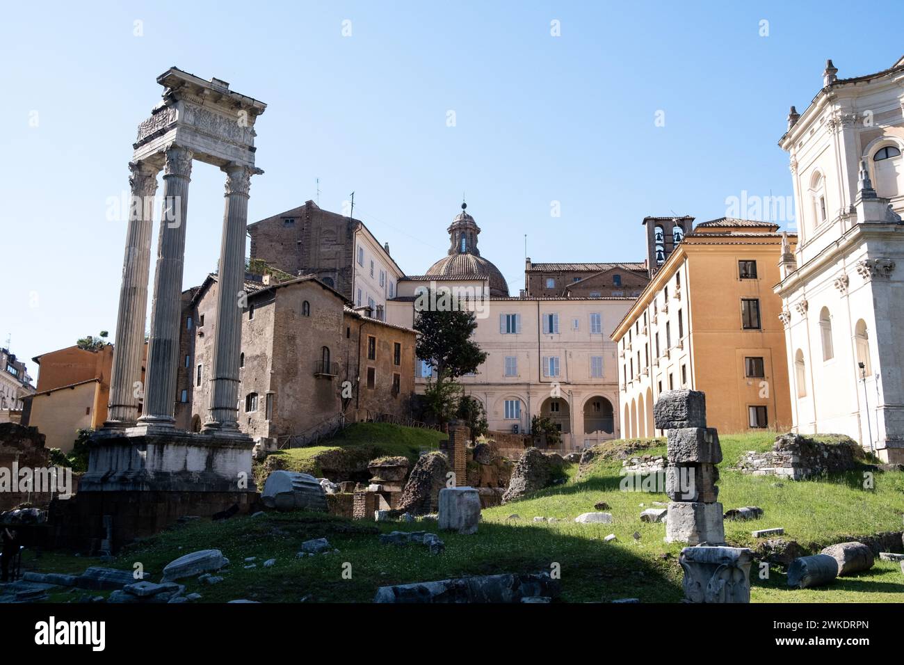 Italy, Roma, 2022-04-16. Tourism through the city of Rome, the Italian capital, with its monuments and archaeological sites. Italie, Rome, le 2022-04- Stock Photo
