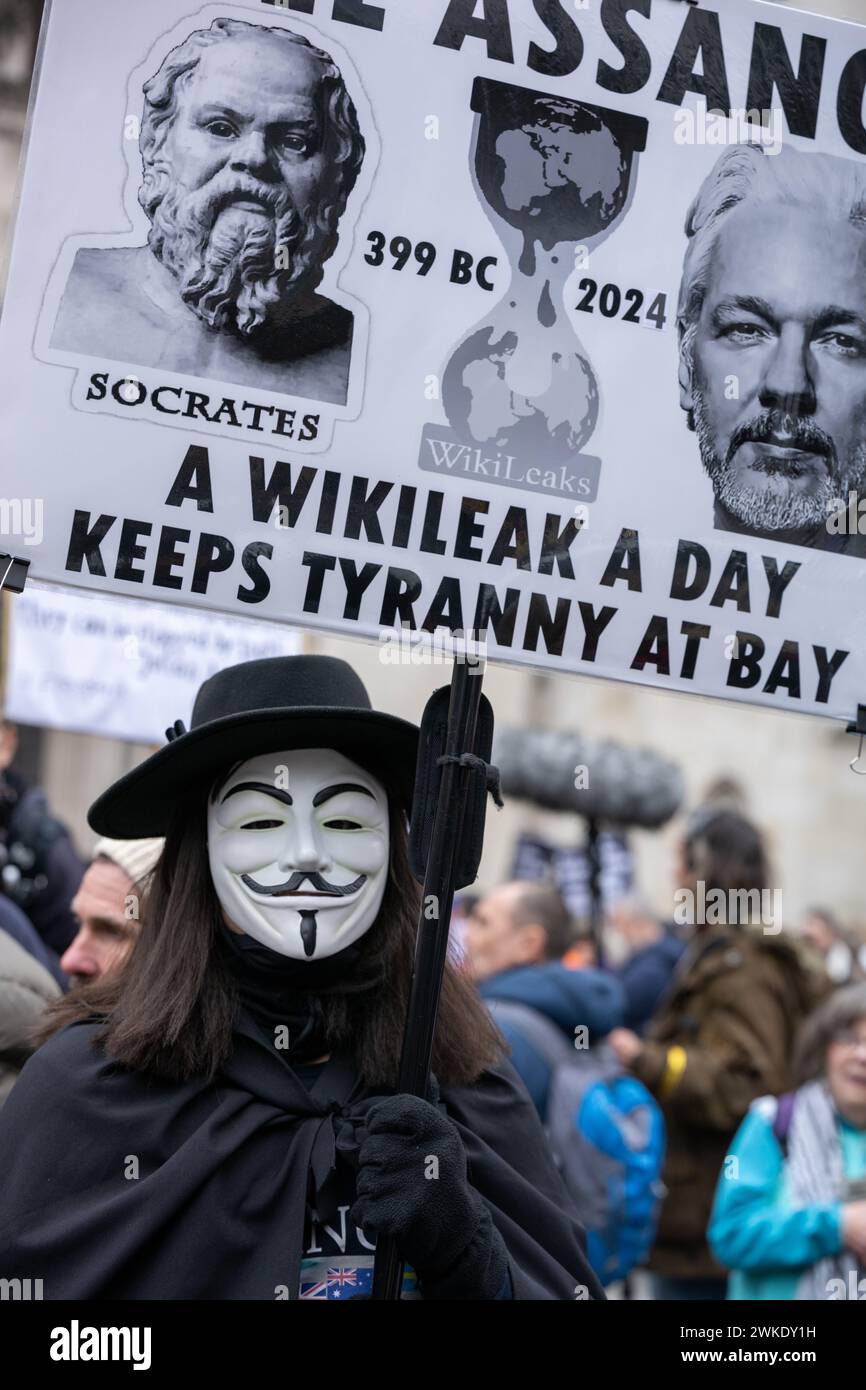 London, UK. 20th Feb, 2024. Supporters of Julian Assange outside the High Court that is hearing an appeal against his extradition to the USA Credit: Ian Davidson/Alamy Live News Stock Photo