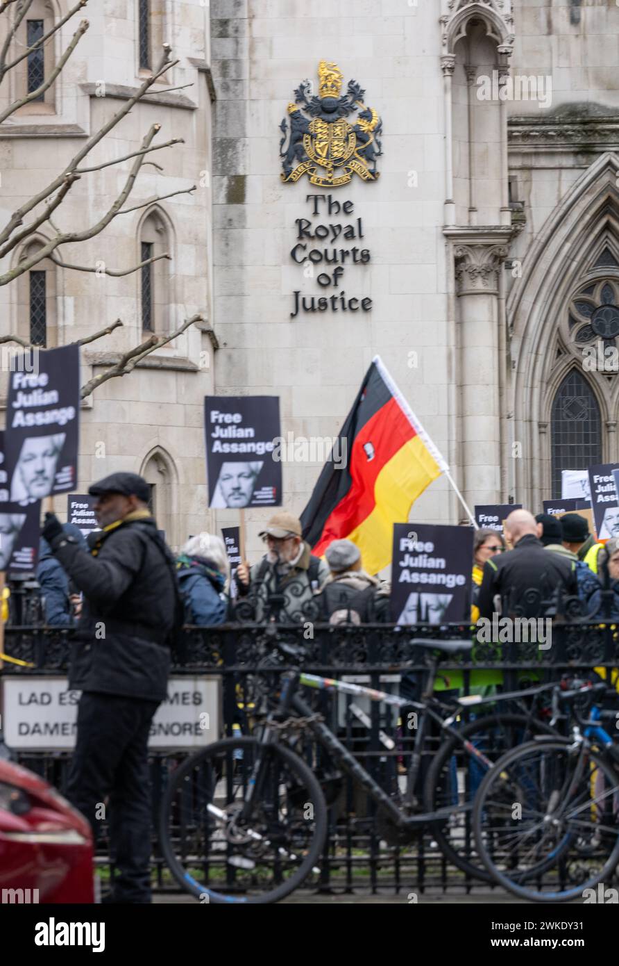 London, UK. 20th Feb, 2024. Supporters of Julian Assange outside the High Court that is hearing an appeal against his extradition to the USA Credit: Ian Davidson/Alamy Live News Stock Photo