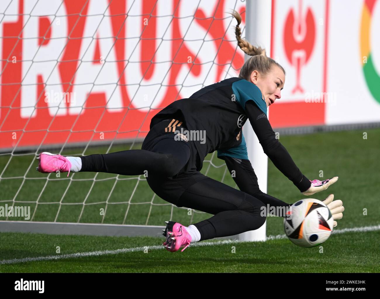 Merle Fromms 20 February 2024, Hesse, Frankfurt/Main: Soccer: Women, Nations League ...