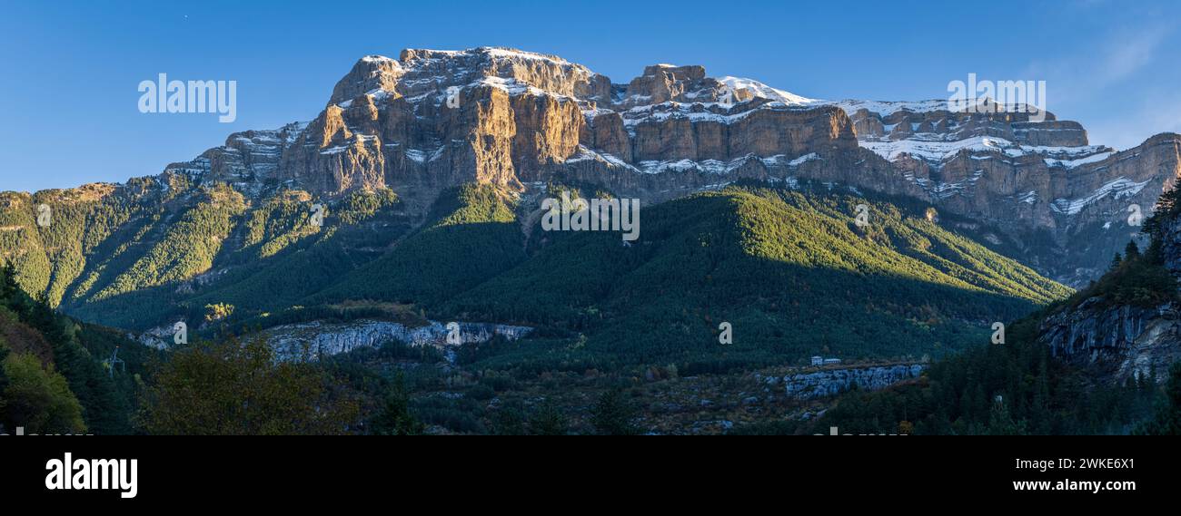 Mondarruego and carriata circus, Ordesa i Monte Perdido National Park, Province of Huesca, Aragon. Stock Photo