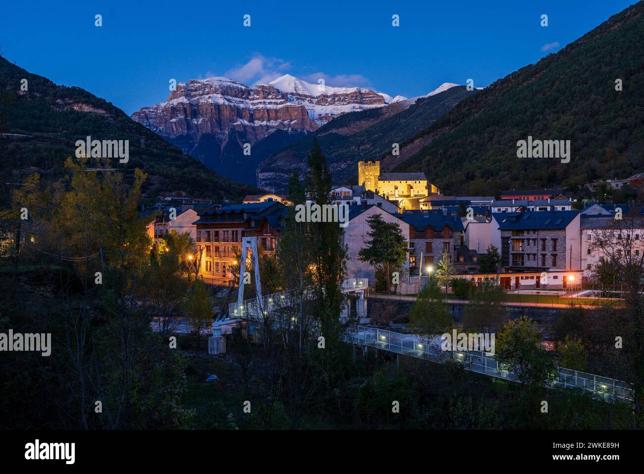 Broto village and Mondarruego mountain, Ordesa i Monte Perdido National Park, Province of Huesca, Aragon. Stock Photo