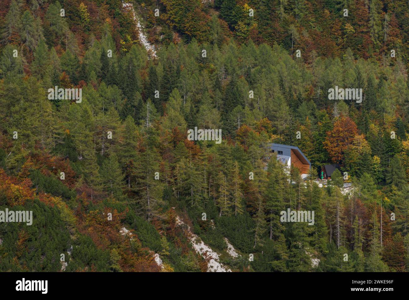 Frischaufov dom na Okre¨lju reguge, julian alps, Slovenia, Central Europe,. Stock Photo