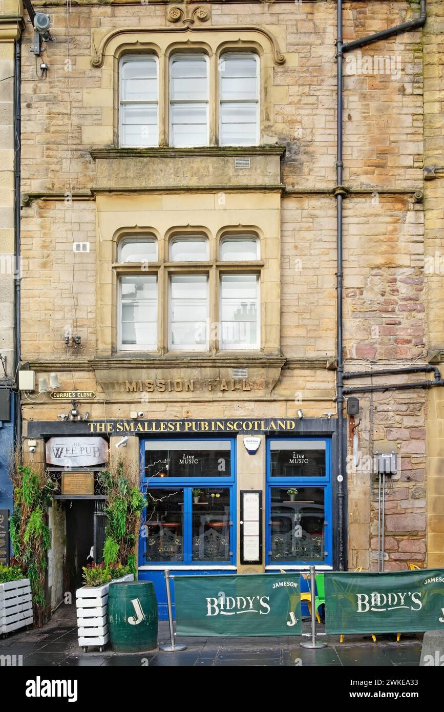 UK, Scotland, Edinburgh, Grassmarket, The Wee Pub. Stock Photo