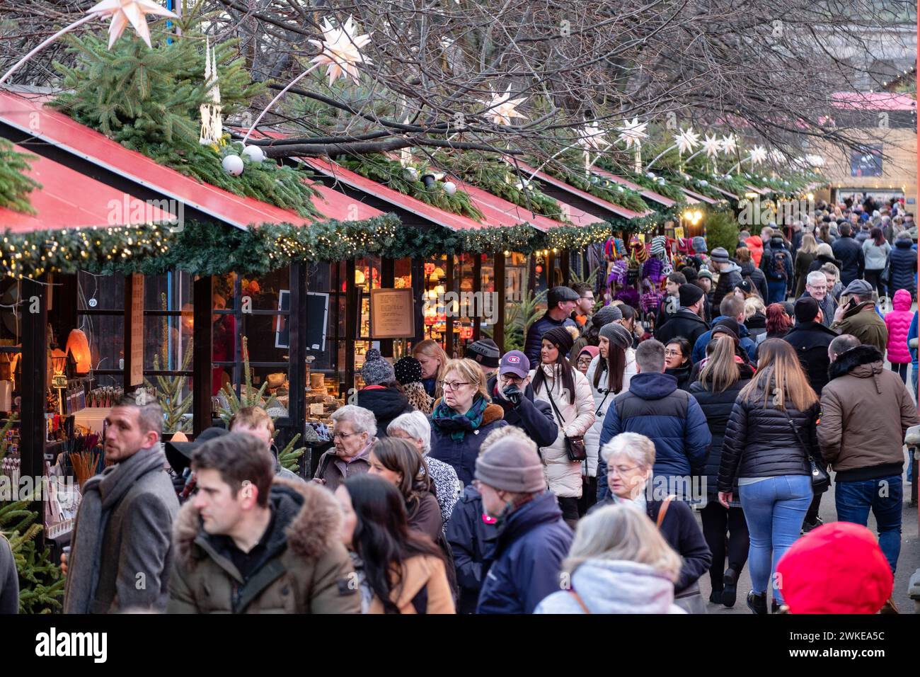 Mercado de Navidad, East Princes Street Gardens, Edimburgo, Lowlands, Escocia, Reino Unido. Stock Photo