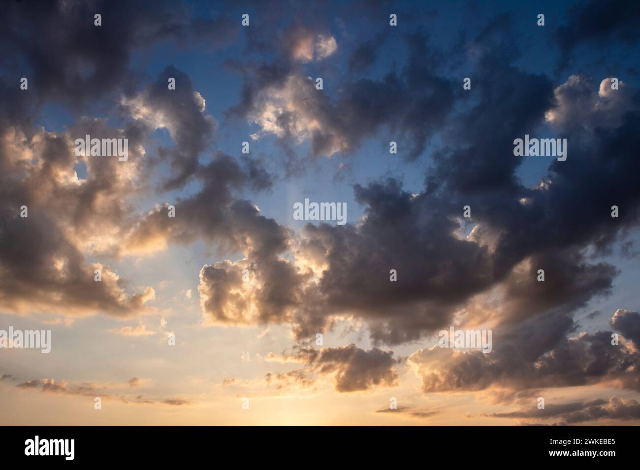 Early morning sky background cloudscape hi-res stock photography and ...