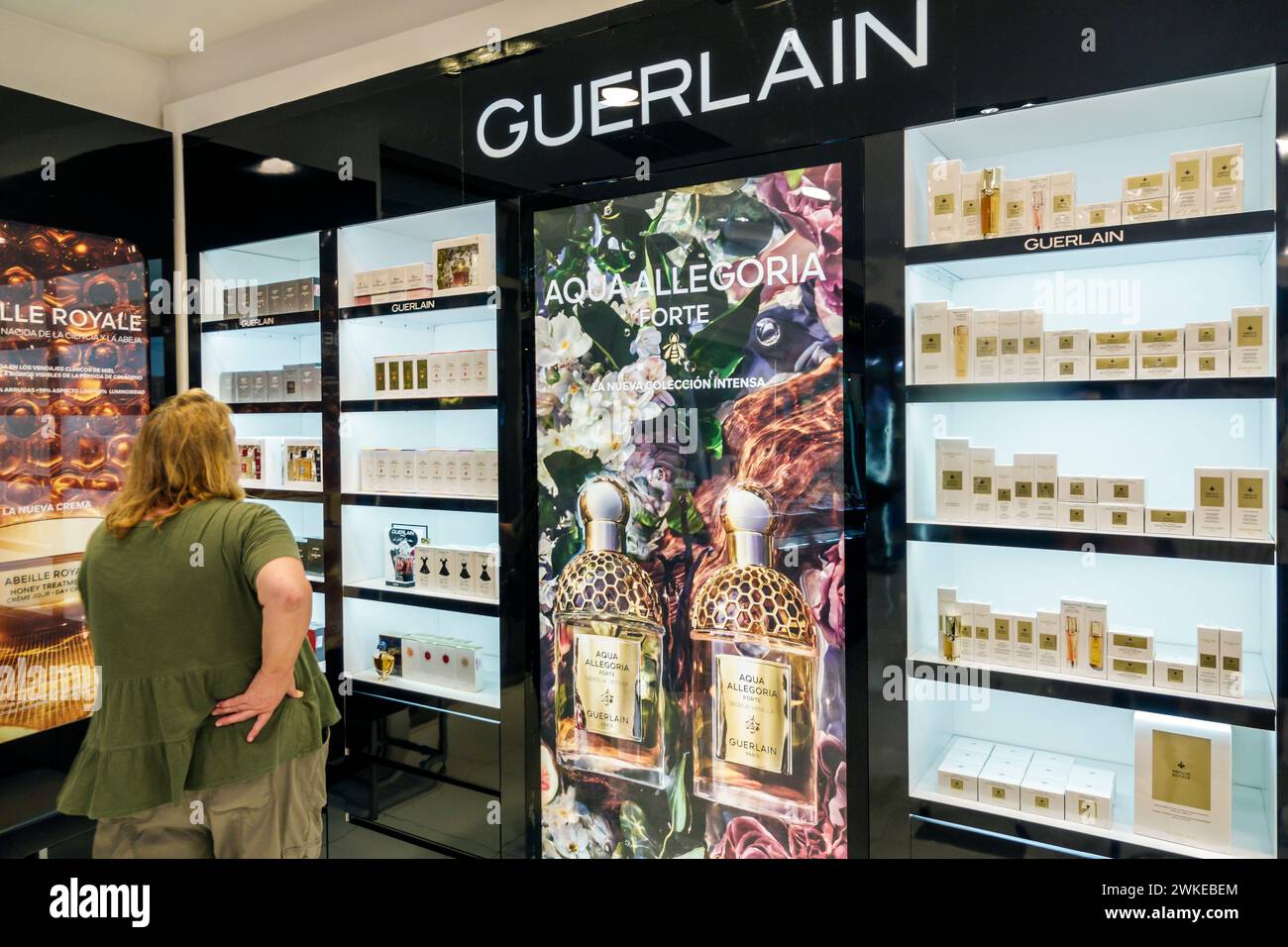 Liverpool department store shop display hi-res stock photography and ...