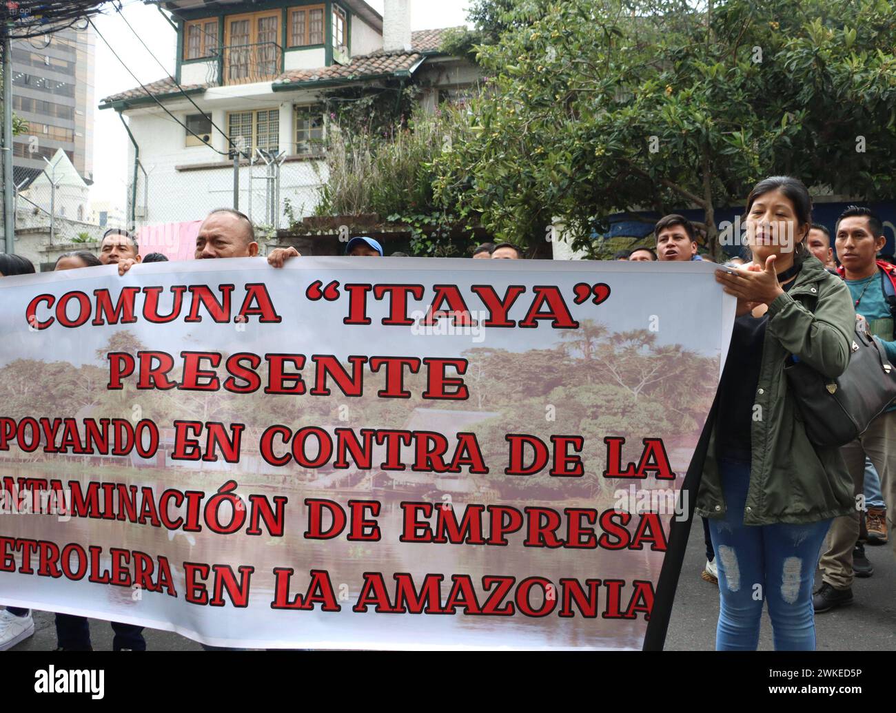 COMUNEROS-KICHWAS-CORTE-CONSTITUCIINAL Quito, martes 20 de febrero del 2024 Comuneros y comuneras Kichwas de la Amazonia, acudieron a un planton en la Corte Constitucional, para solicitar se de respuesta al caso del derrame de 15800 de hidrocarburos derramados el 7 de abril del 2020, que afectan a sus comunidades. Fotos:Rolando Enriquez/API Quito Pichincha Ecuador EVN-COMUNEROS-KICHWAS-CORTE-CONSTITUCIINAL-0c1c7d8eb140013a45bf2a7b73deebc8 *** KICHWAS COMMUNALS IN THE CONSTITUTIONAL COURT Quito, Tuesday, February 20, 2024 Kichwa community members of the Amazon, went to a sit-in at the Constitut Stock Photo