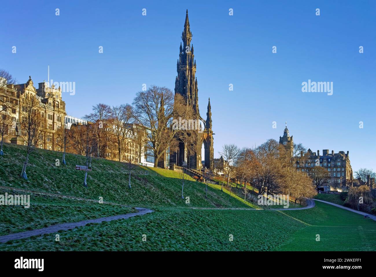 UK, Scotland, Edinburgh, East Princes Street Gardens, Scott Monument and Balmoral Hotel. Stock Photo