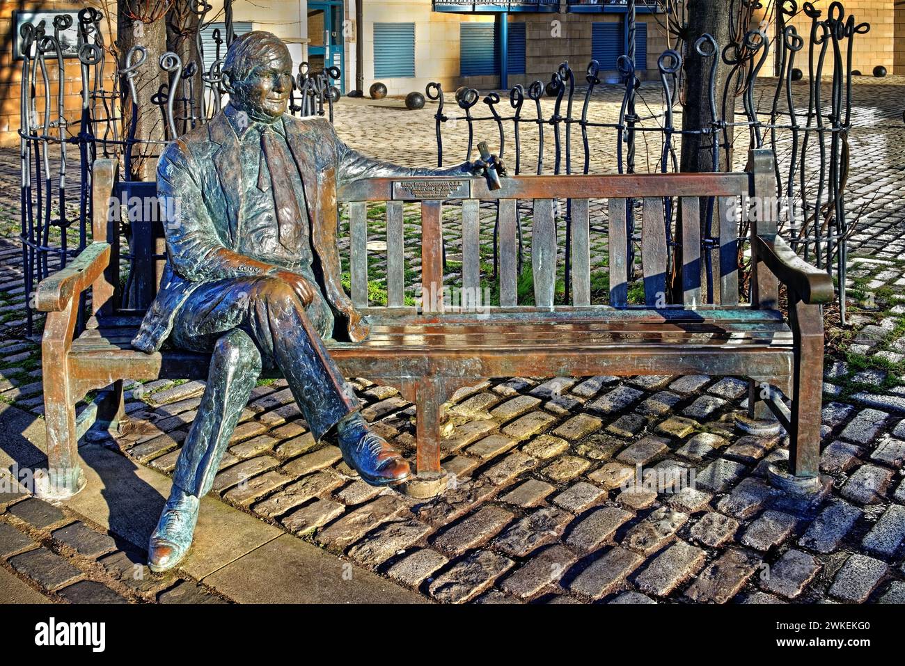 UK, Scotland, Edinburgh, Leith, The Shore, Sandy Irvine Robertson Statue. Stock Photo