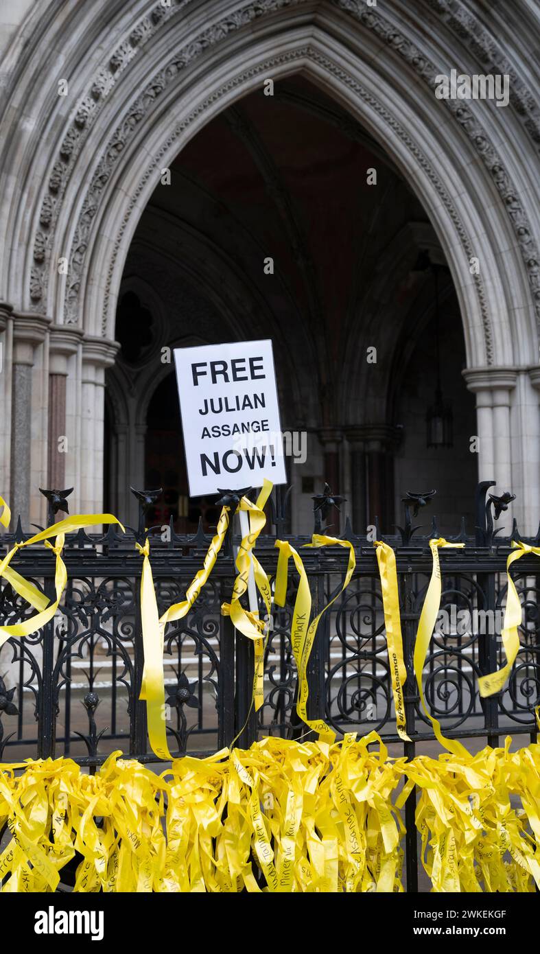 Supporters of Wikileaks founder Julian Assange demonstrate outside the Royal Courts of Justice demanding his freedom at the start of a 2 day hearing t Stock Photo