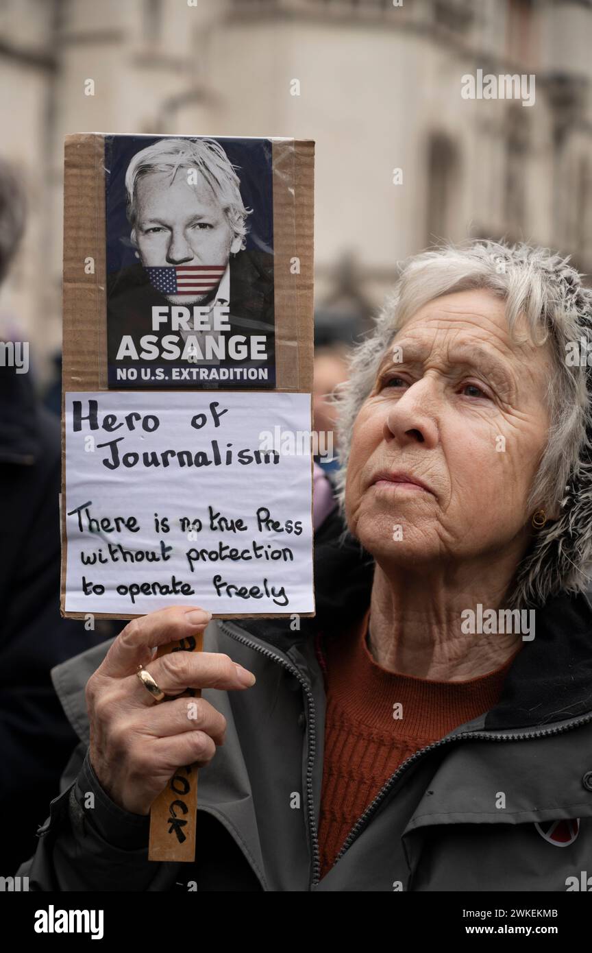 Supporters of Wikileaks founder Julian Assange demonstrate outside the Royal Courts of Justice demanding his freedom at the start of a 2 day hearing t Stock Photo