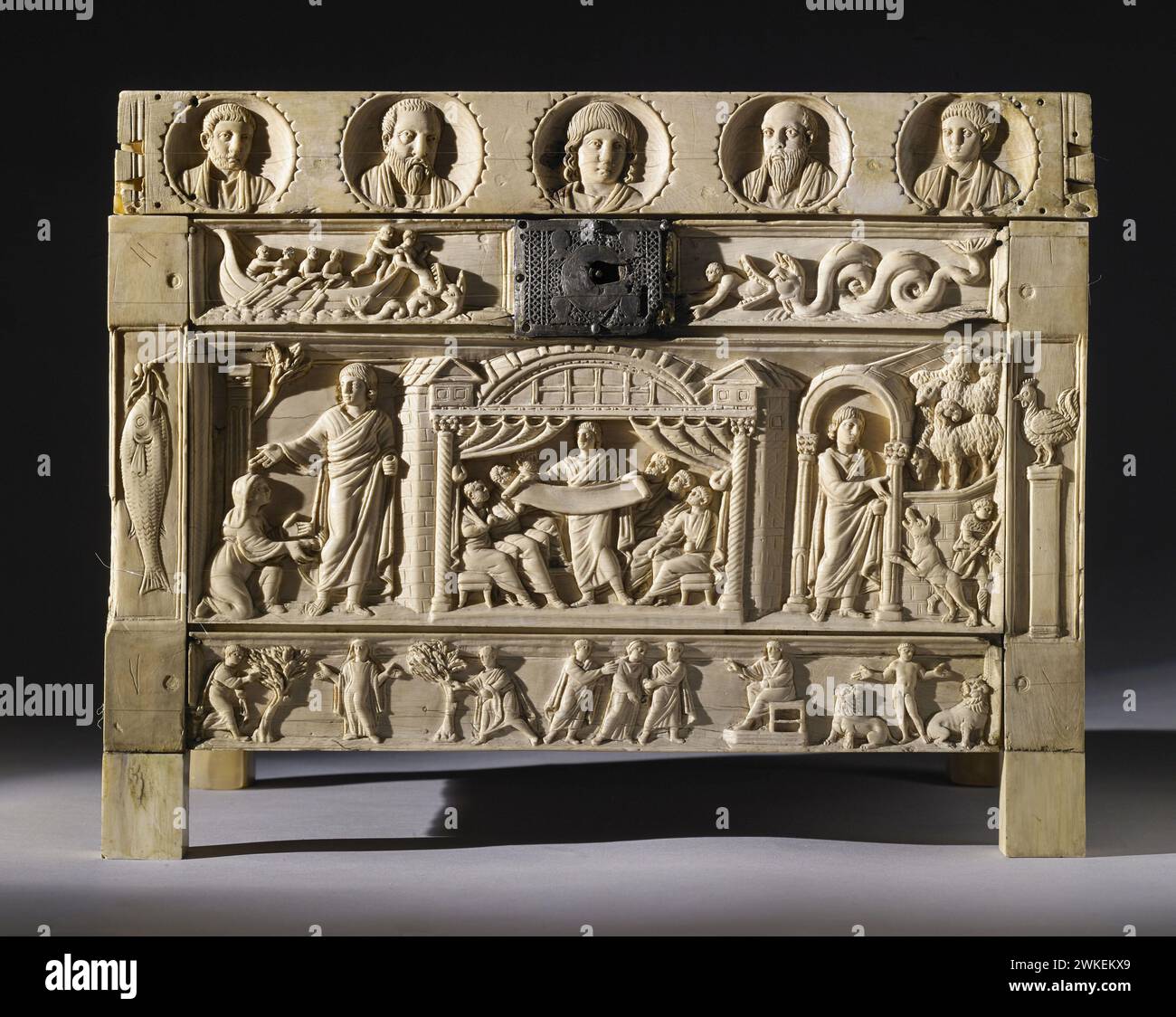 Die Lipsanothek (Reliquienkästchen) von Brescia. Museum: Museo di Santa Giulia, Brescia. Author: FRÜHCHRISTLICHE KUNST. Stock Photo