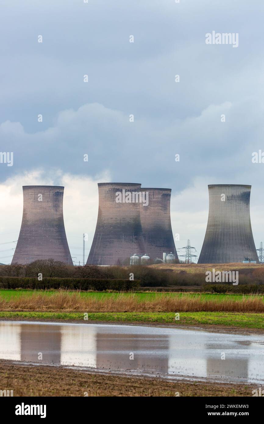 The cooling towers of Fiddler's Ferry Power Station, Cuerdley, Warrington, Cheshire, England Stock Photo