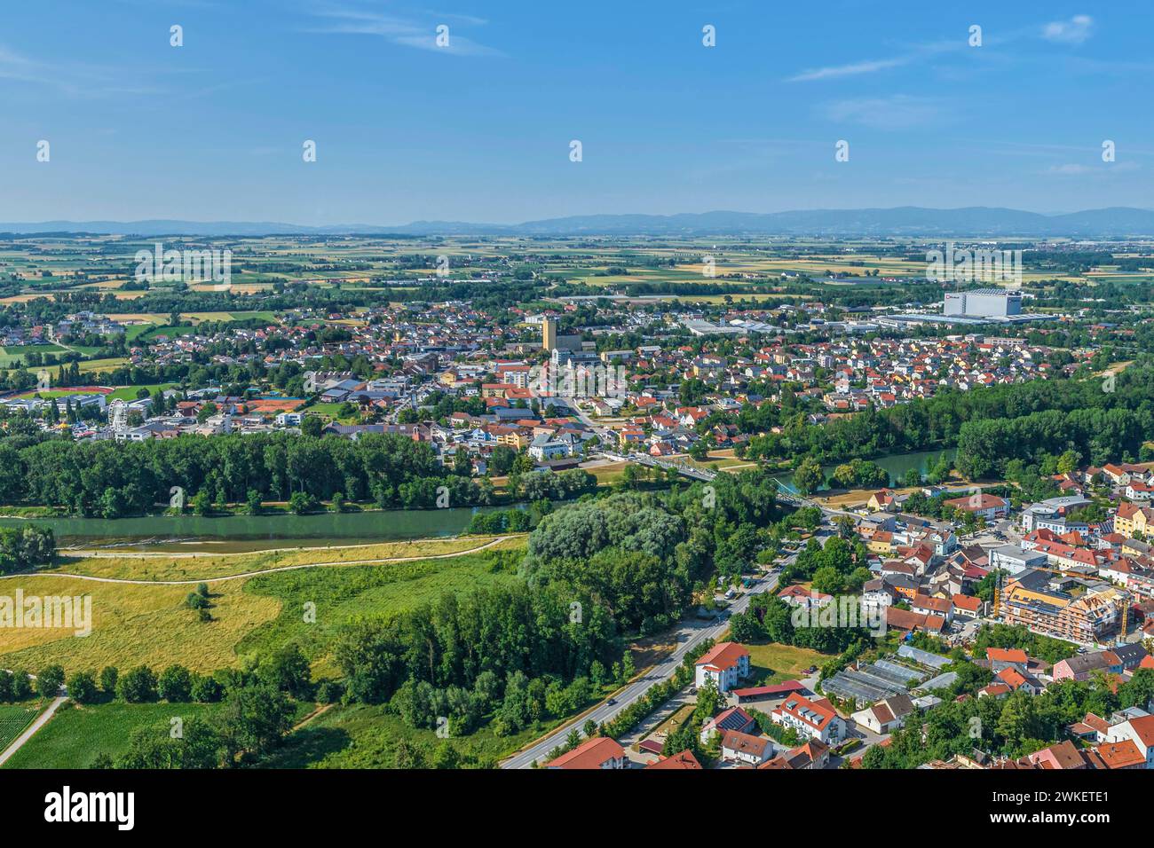 Die niederbayerische Stadt Landau an der Isar im Luftbild Ausblick auf