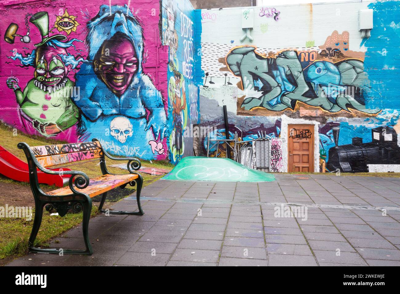 Some very striking images of the superb graffati at the Reykjavik ...