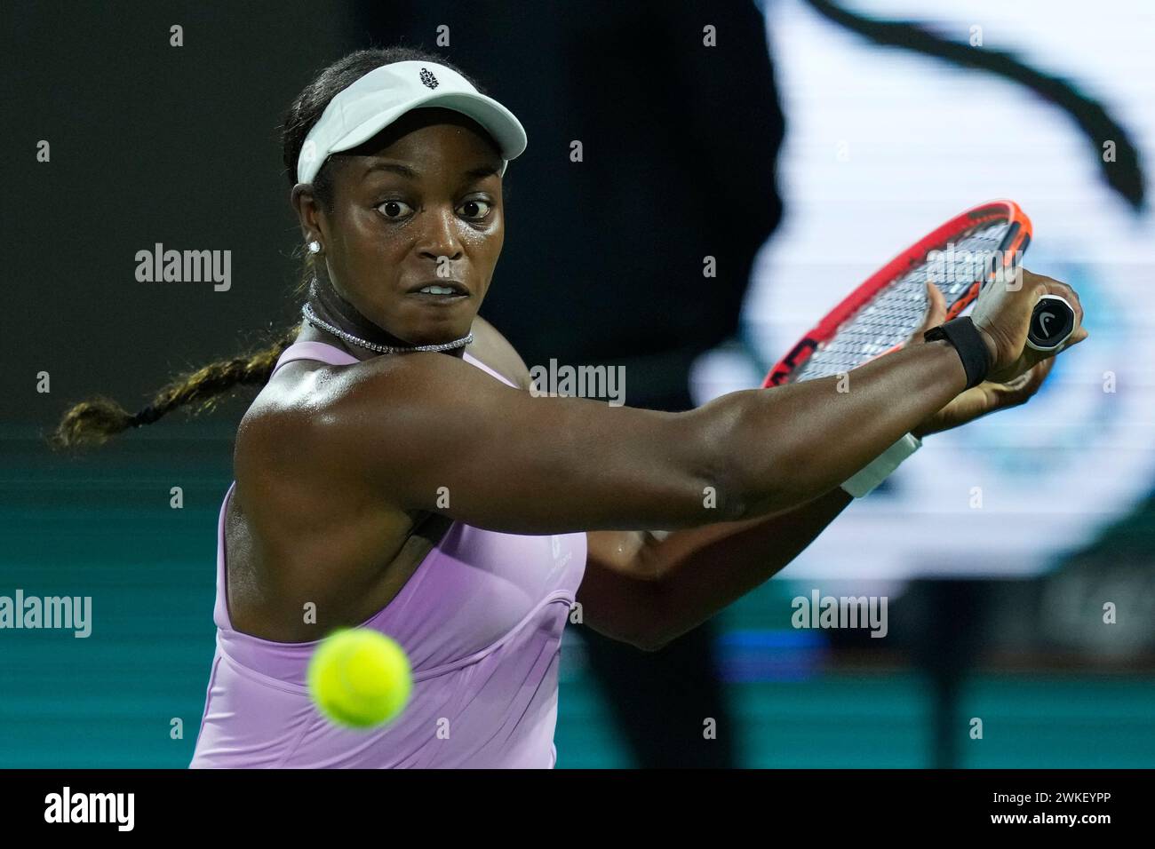 Sloane Stephens Of The U S Returns The Ball To Iga Swiatek Of Poland