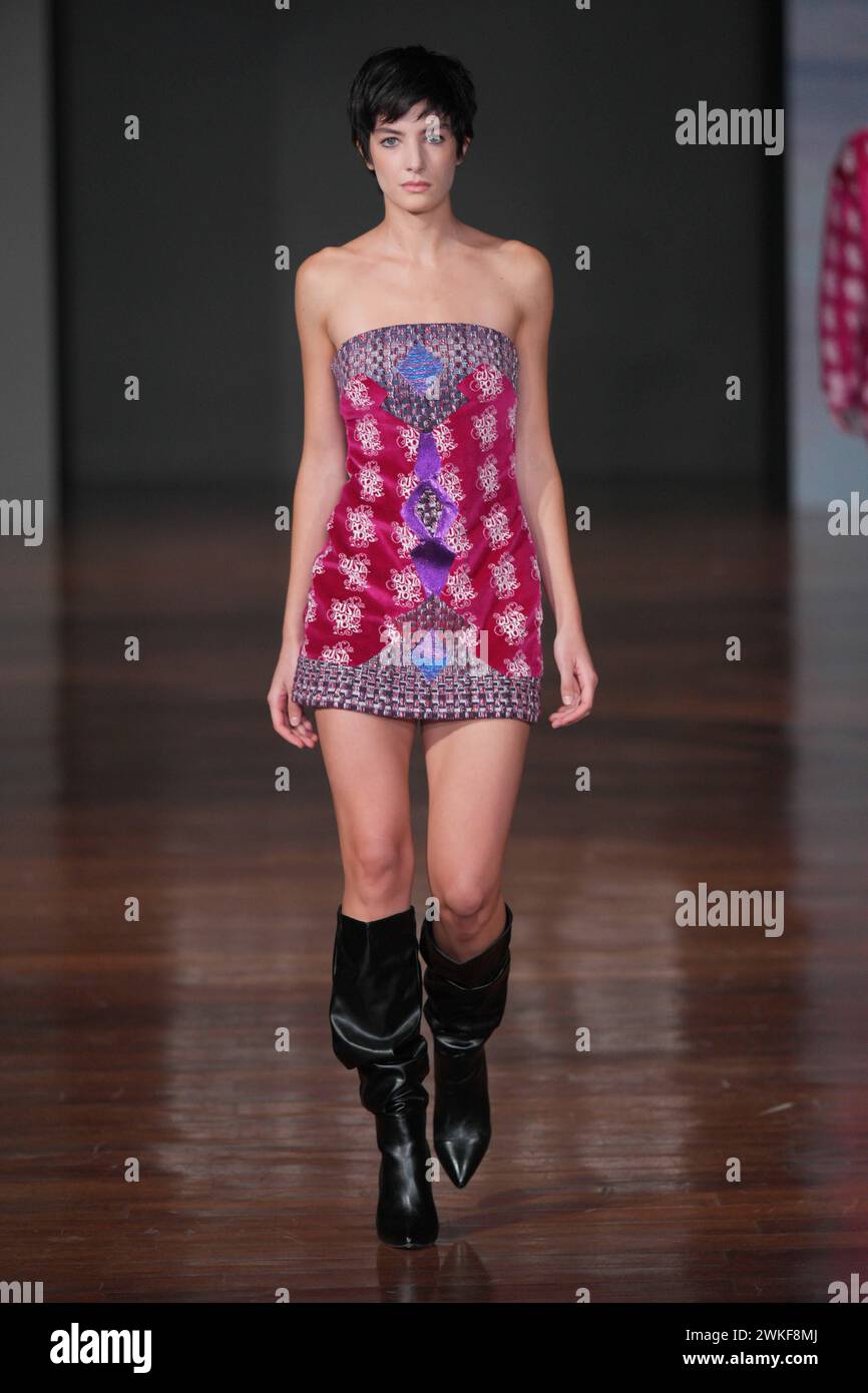 Milan Italy 20th Feb 2024 Women S Fashion Autumn Winter 2025 Milan Italy 20th Feb 2024 Womens Fashion Autumn Winter 2025 Custom Fashion Show Catwalk Pictured Model Credit Independent Photo Agencyalamy Live News 2WKF8MJ