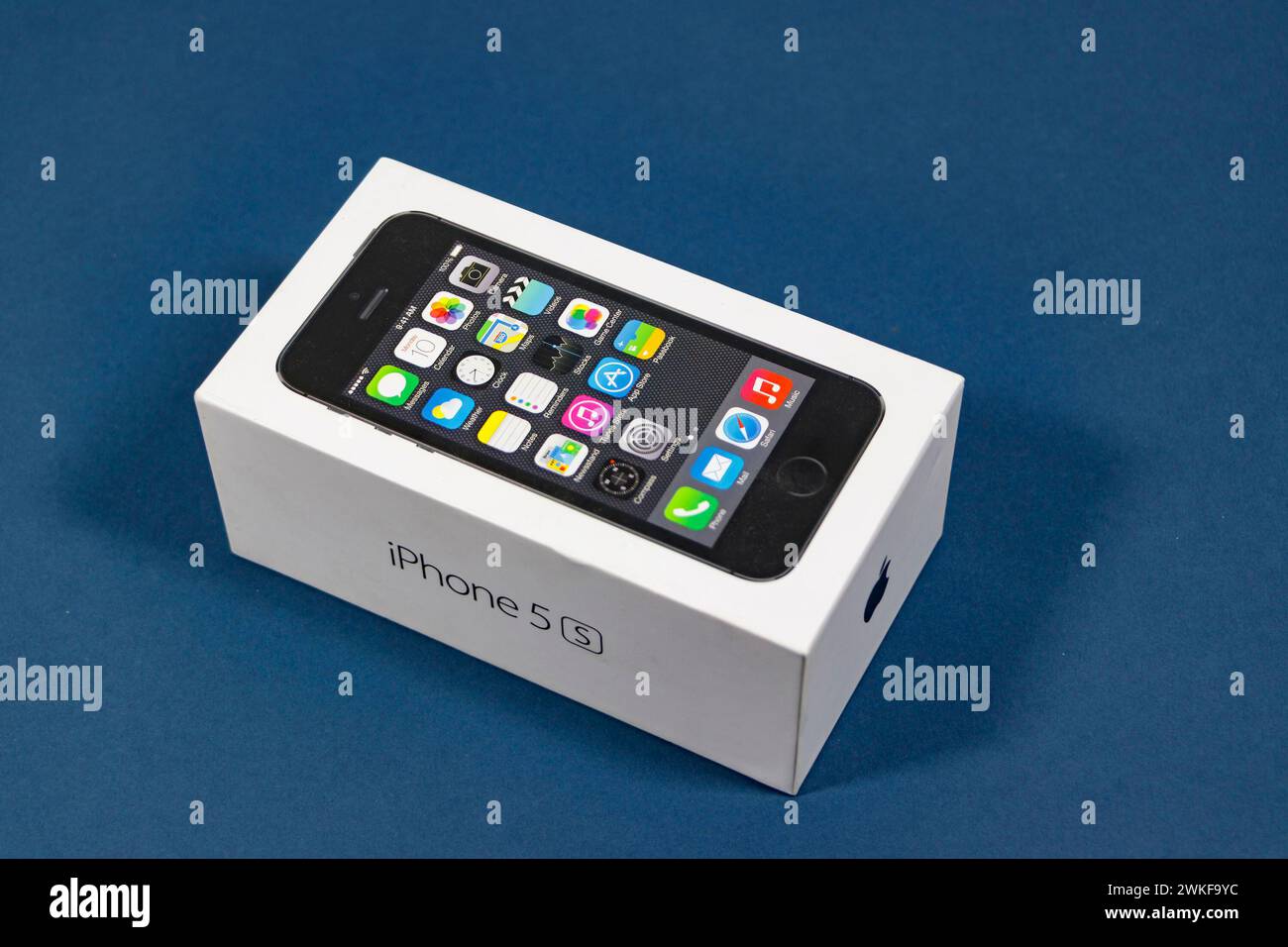 Apple iPhone 5 (s) boxes packaging Stock Photo - Alamy
