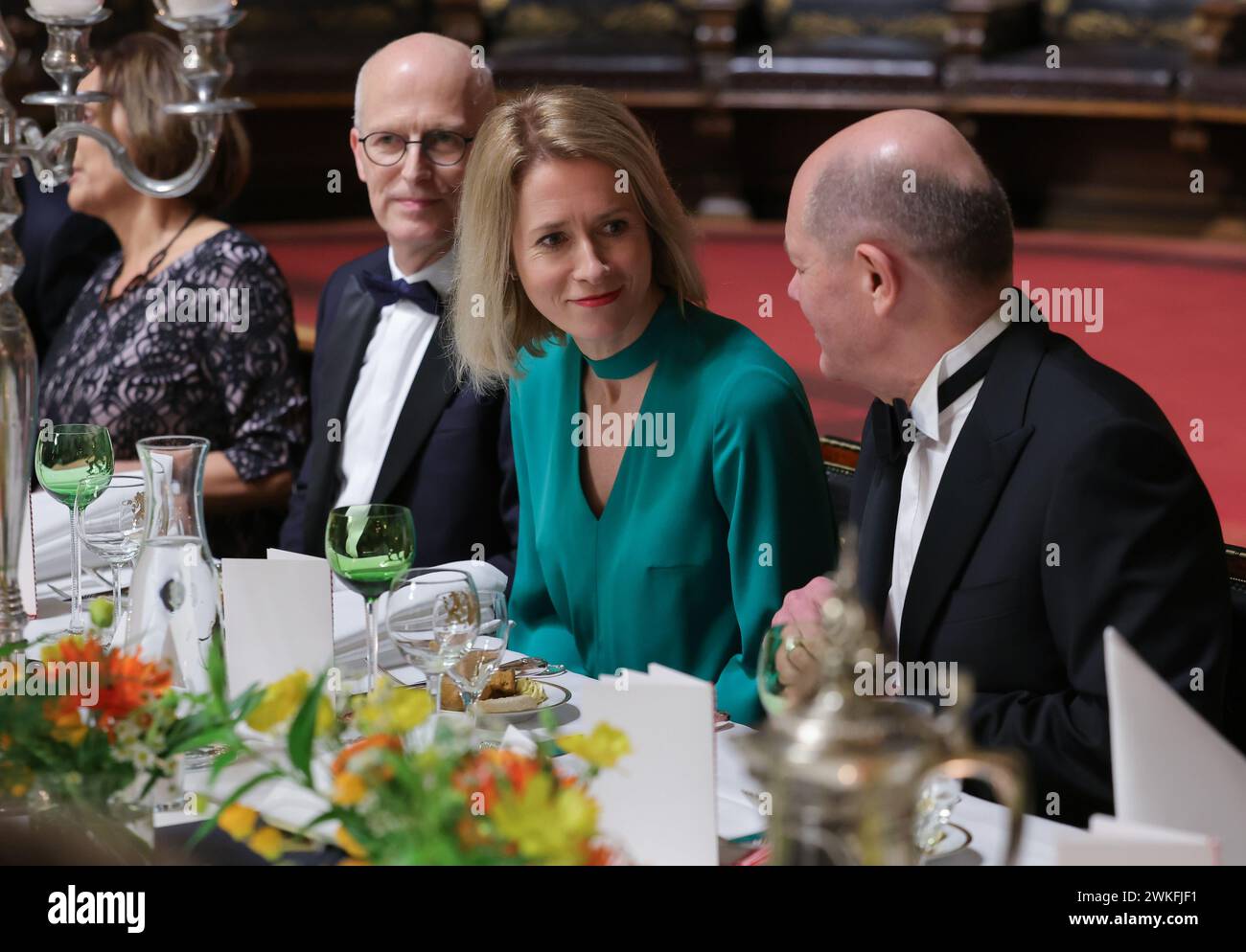 Hamburg, Germany. 20th Feb, 2024. Federal Chancellor Olaf Scholz (SPD, r), speaks with Kaja Kallas, Prime Minister of the Republic of Estonia, and Peter Tschentscher (SPD, l), First Mayor and President of the Senate of the Free and Hanseatic City of Hamburg, at the traditional Matthiae meal of the Hamburg Senate in City Hall. The Matthiae banquet is considered to be the oldest banquet still celebrated in the world. Credit: Christian Charisius/dpa/Alamy Live News Stock Photo