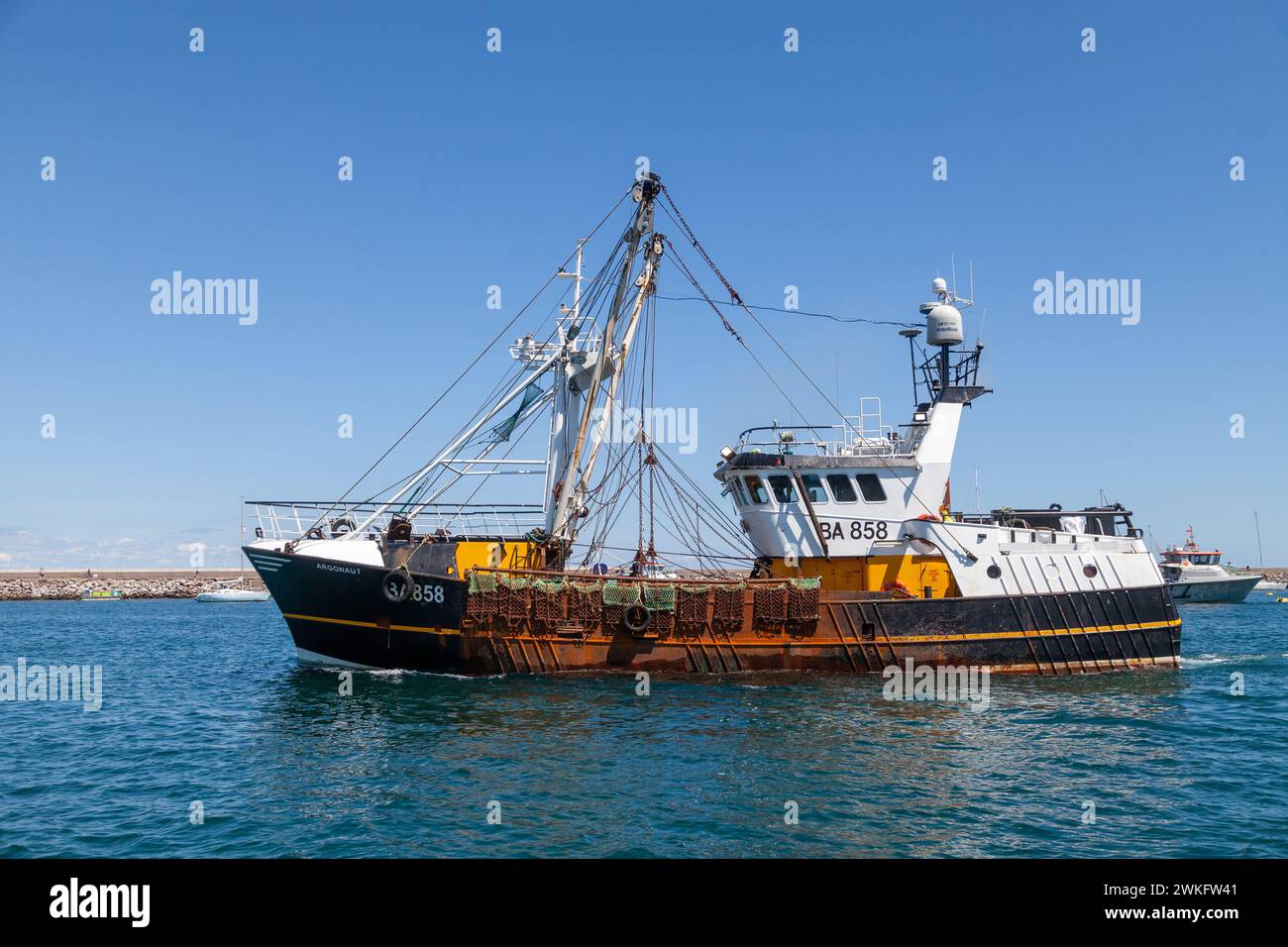 Commercial boat hi-res stock photography and images - Page 4 - Alamy