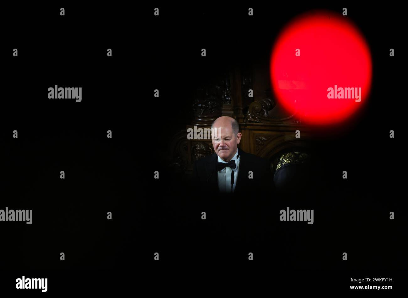 Hamburg, Germany. 20th Feb, 2024. Federal Chancellor Olaf Scholz (SPD) speaks at the traditional Matthiae-Mahl of the Hamburg Senate in the Great Festival Hall of the City Hall. The Matthiae-Mahl is considered to be the oldest still celebrated banquet in the world. This year's guests of honor are Scholz and Kaja Kallas, Prime Minister of the Republic of Estonia. Credit: Christian Charisius/dpa/Alamy Live News Stock Photo