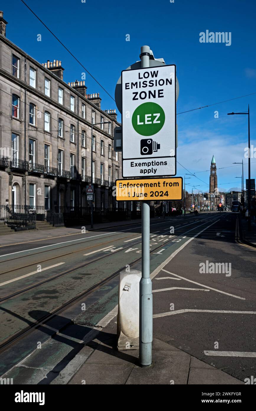 Low Emision Zone LEZ sign in Atholl Place, enforcement due to come into ...