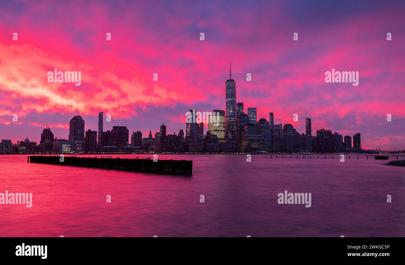 New york city skyline at sunrise hi-res stock photography and images ...