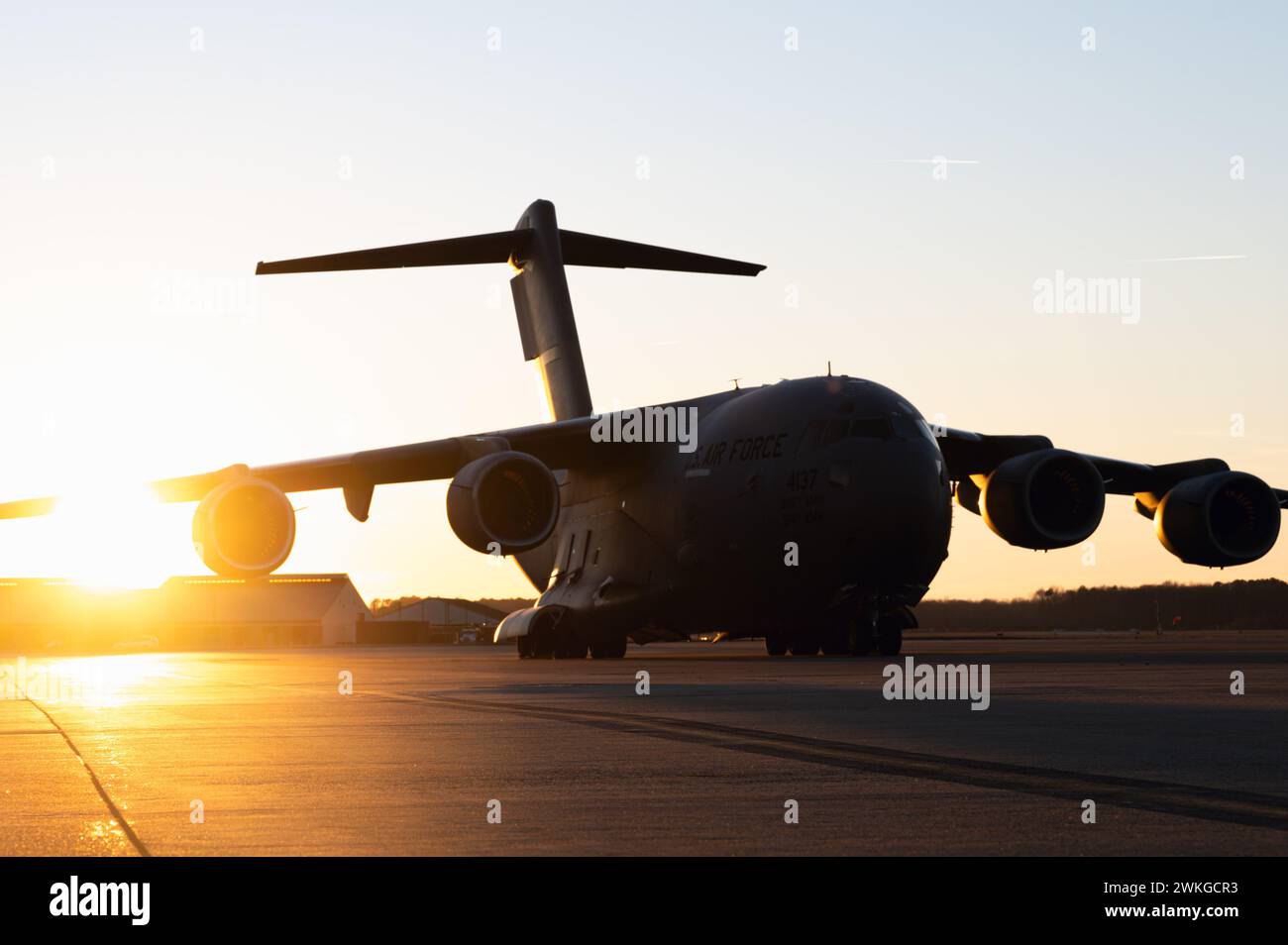 A C-17 Globemaster III sits on the flightline during the Tactics Advancement Course at Joint Base Langley-Eustis, Va., Feb. 7, 2024. Airmen assigned to the 6th Airlift Squadron loaded cargo onto the C-17 in order to provide support for the F-22 Raptors at JBLE. The advancements course postures Air Mobility Command Airmen to execute agile operations on a global scale. (U.S. Air Force photo by Airman 1st Class Aidan Thompson) Stock Photo
