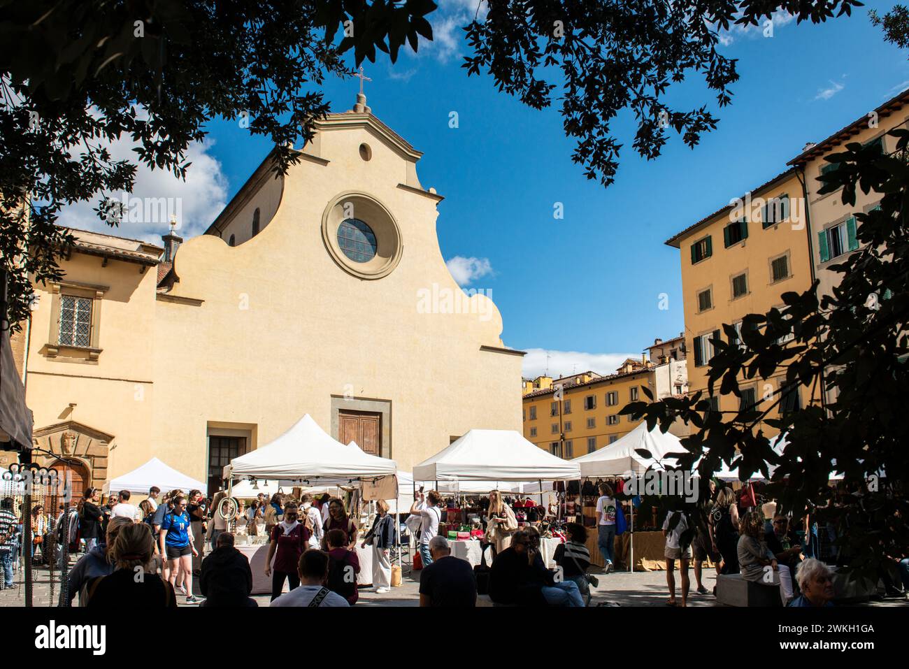 Sunday markets at Piazza Santo Spirito, in front of the Basilica di Santo Spirito, in the Oltrarno district of Florence, Italy Stock Photo