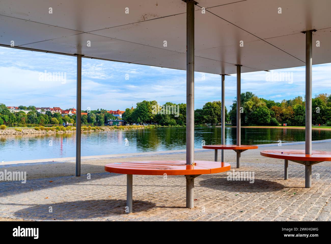 Shady spot with benches in the Wöhrder See recreation area, Nuremberg Stock Photo