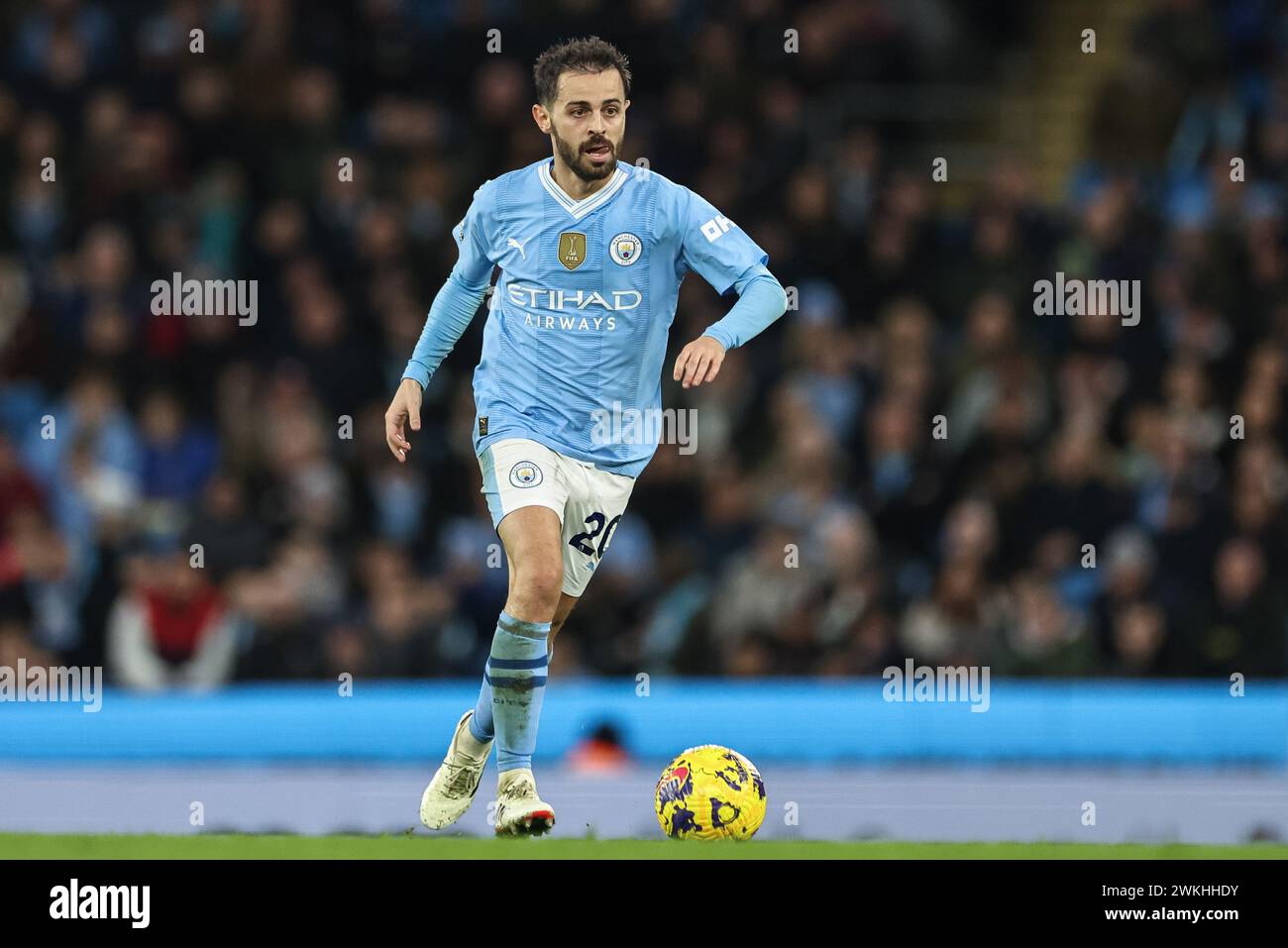 Bernardo Silva of Manchester City breaks with the ball during the