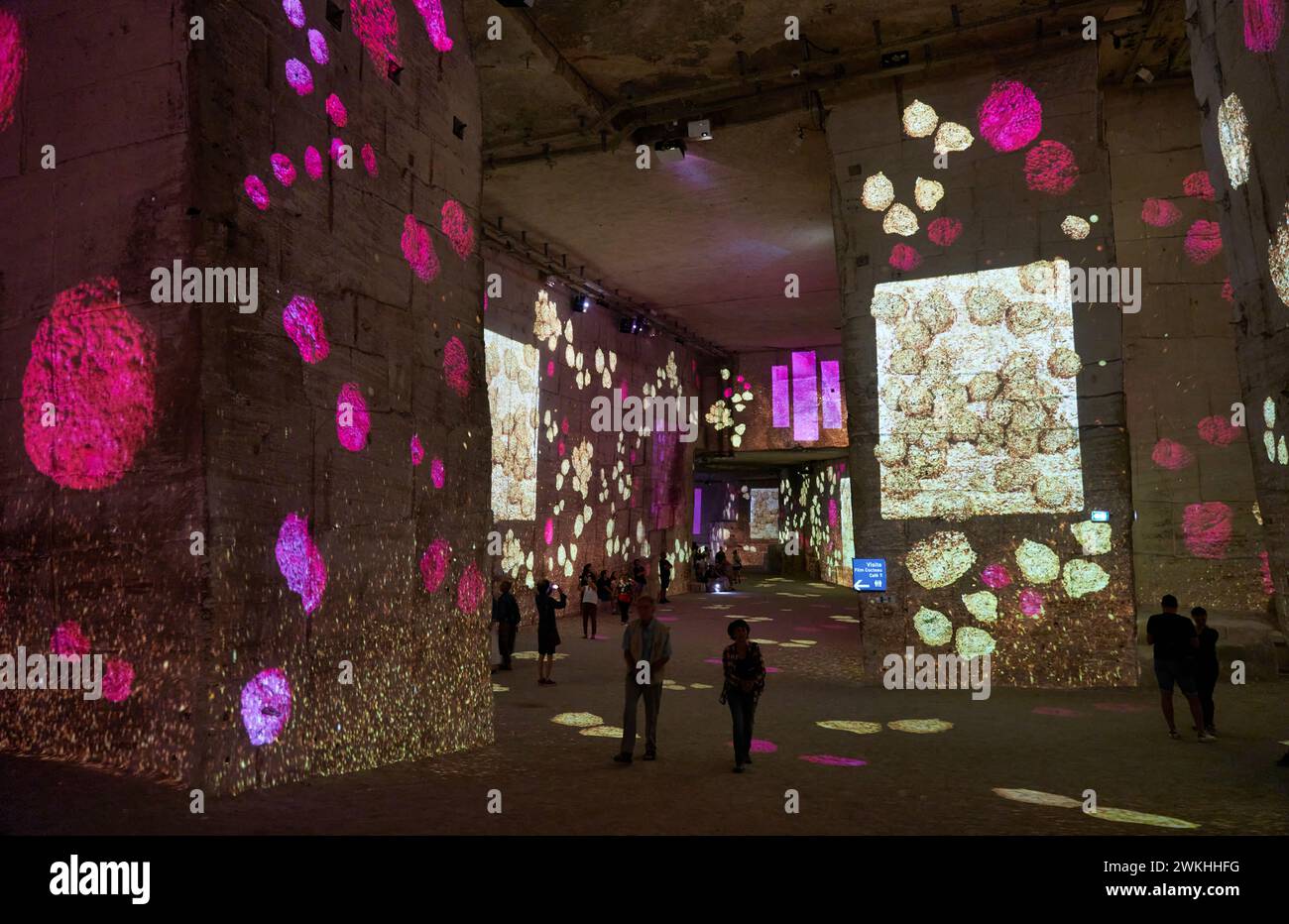 Carrières de Lumiéres, Centre d'art numérique projetant des expositions immersives, Les Baux-de-Provence, Bouches-du-Rhône, Provence-Alpes-Côte d’Azur Stock Photo