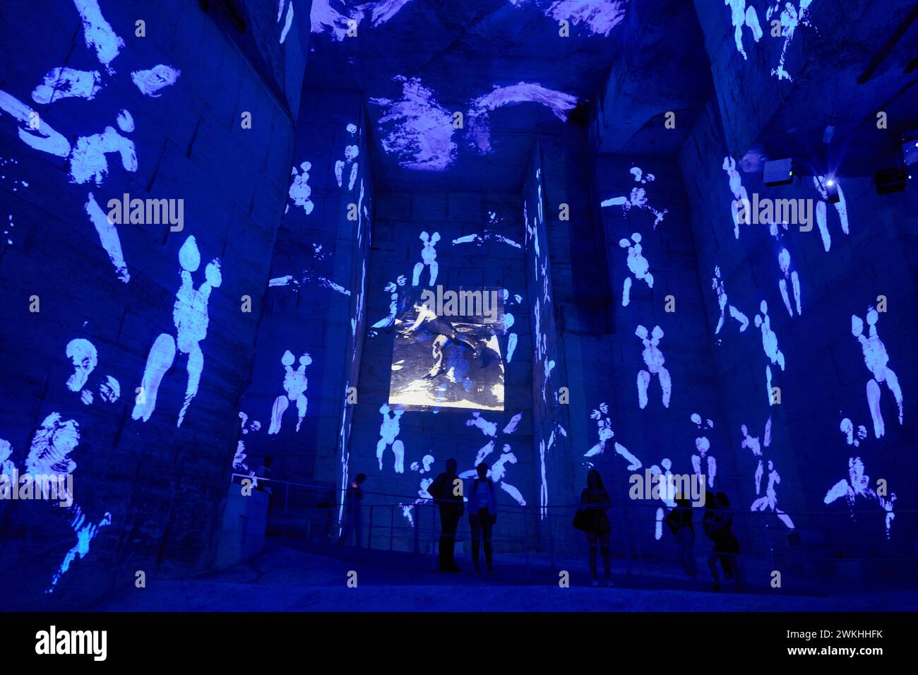 Carrières de Lumiéres, Centre d'art numérique projetant des expositions immersives, Les Baux-de-Provence, Bouches-du-Rhône, Provence-Alpes-Côte d’Azur Stock Photo