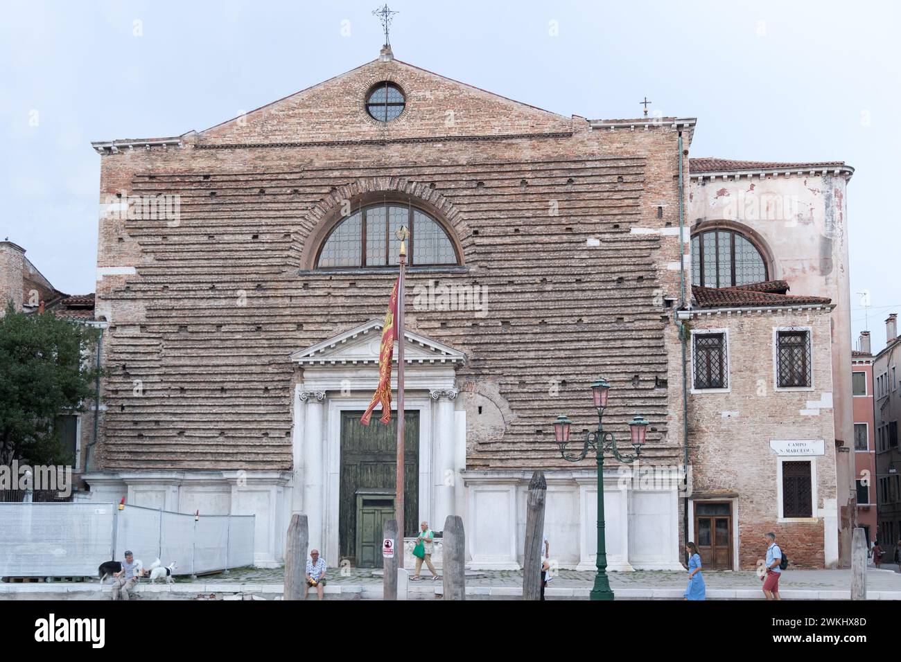 Chiesa di San Marcuola (San Marcuola church) by Giorgio Massari from XVIII century upon Canal Grande (Grand Canal) in Cannaregio sestiere in historic Stock Photo