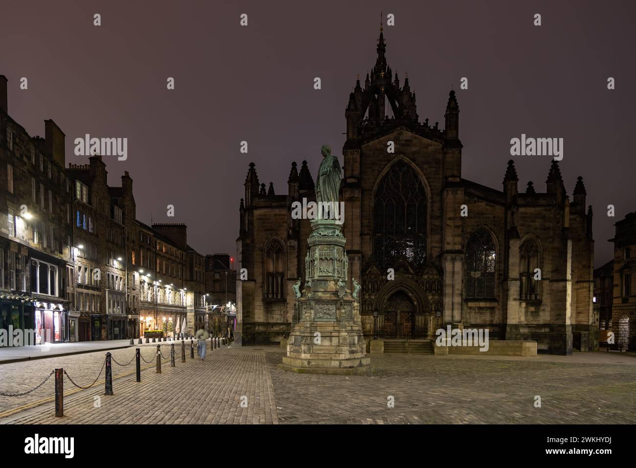 St Giles Cathedral at night in city of Edinburgh, Scotland, UK. View from West Parliament Square with Statue of Walter Francis Montagu Douglas Scott, Stock Photo