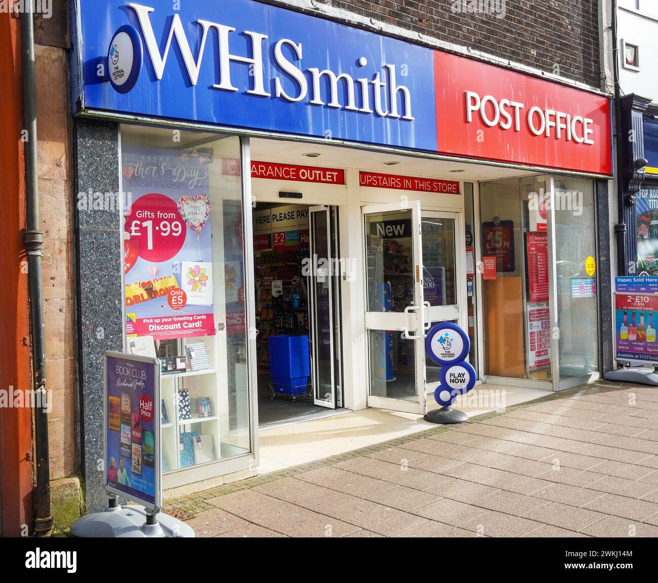 Exterior and entrance of the stationery shop and outlet W H SMITH and the POST OFFICE, Ayr, UK Stock Photo