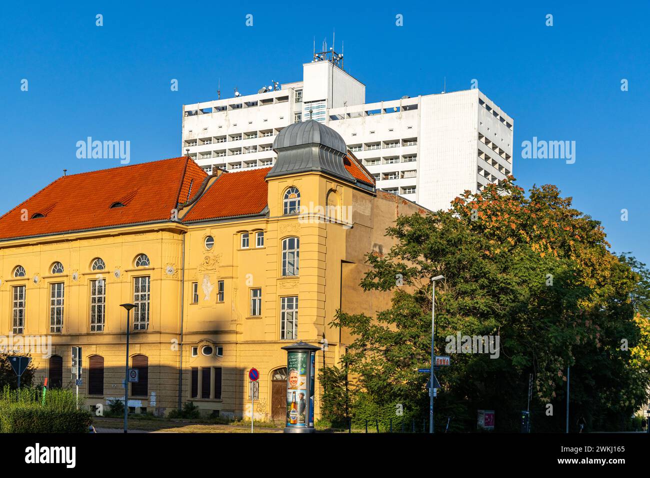 Alte und neue gebäude hi-res stock photography and images - Alamy