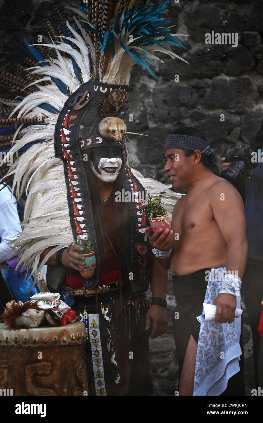 Religiöses Ritual eines indigenen Volkes in einem Park in Coyoacan ...