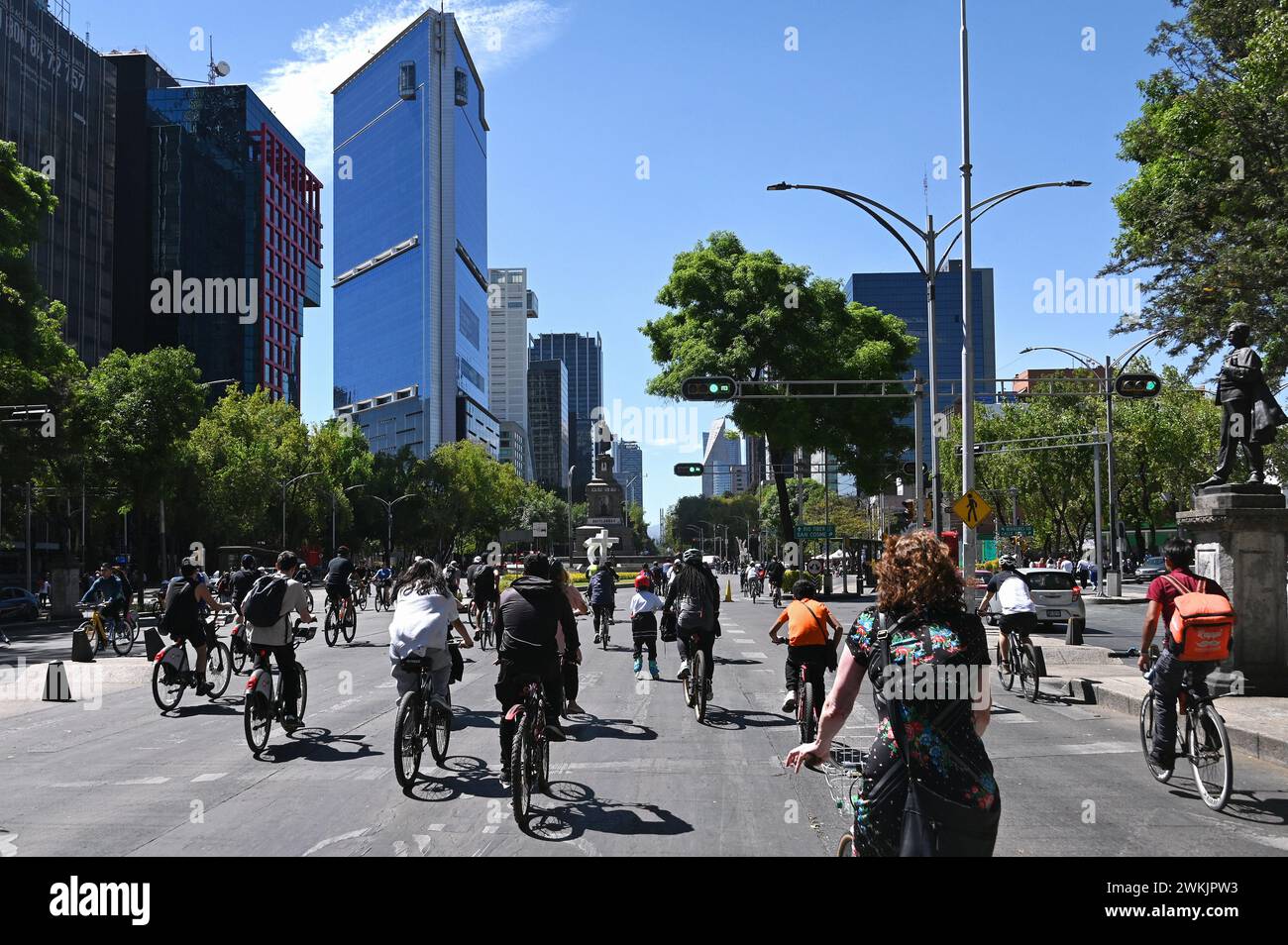 Cycling on the Avenida de la Reforma, Colonia Centro, Mexico City ...