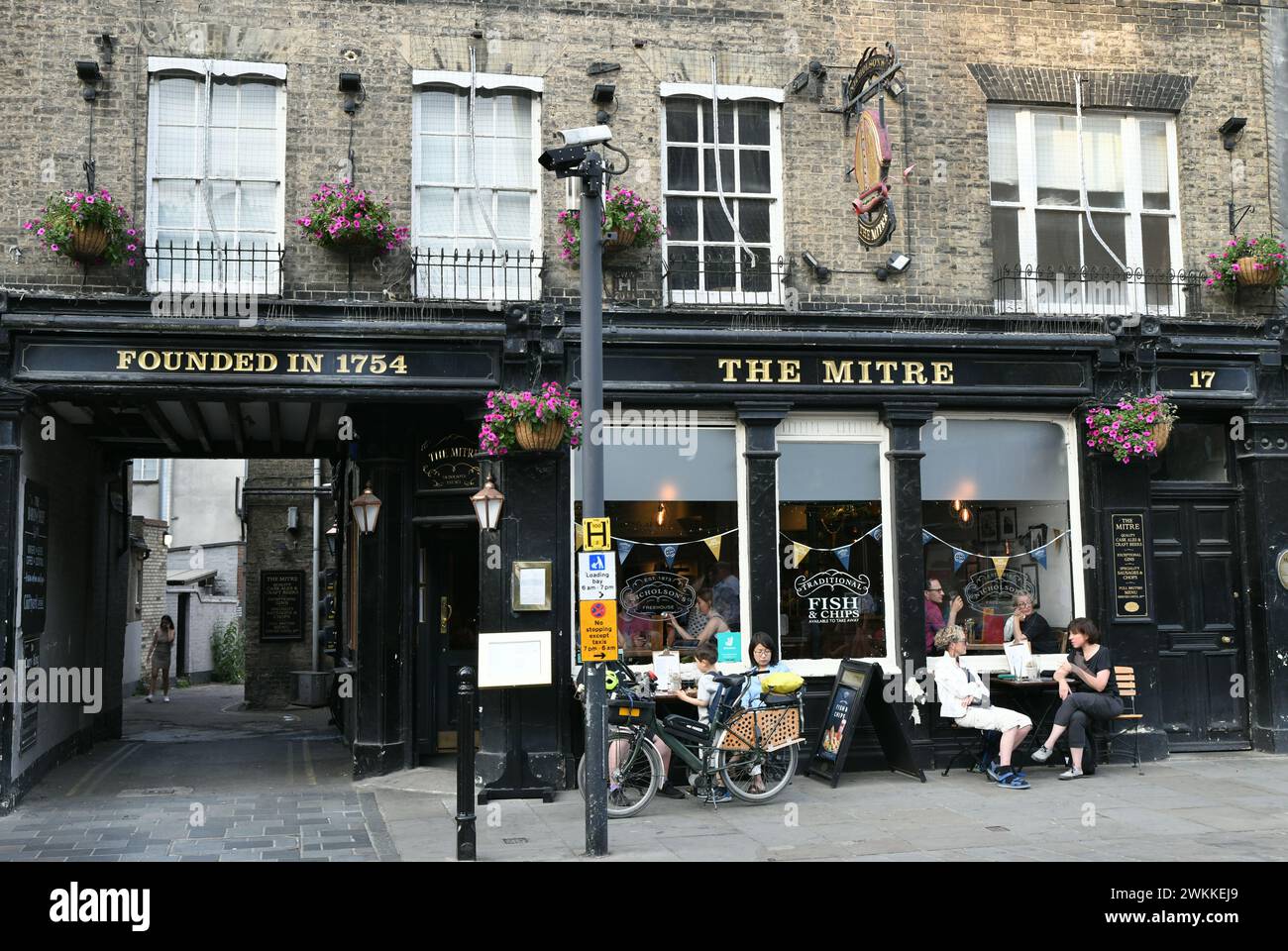 The Mitre, a traditional pub in Cambridge, England Stock Photo