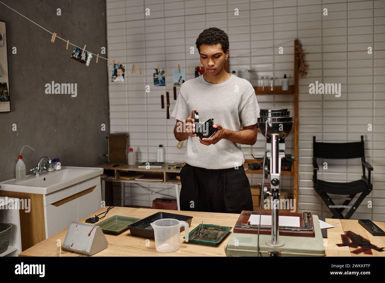 Darkroom equipment hi-res stock photography and images - Alamy