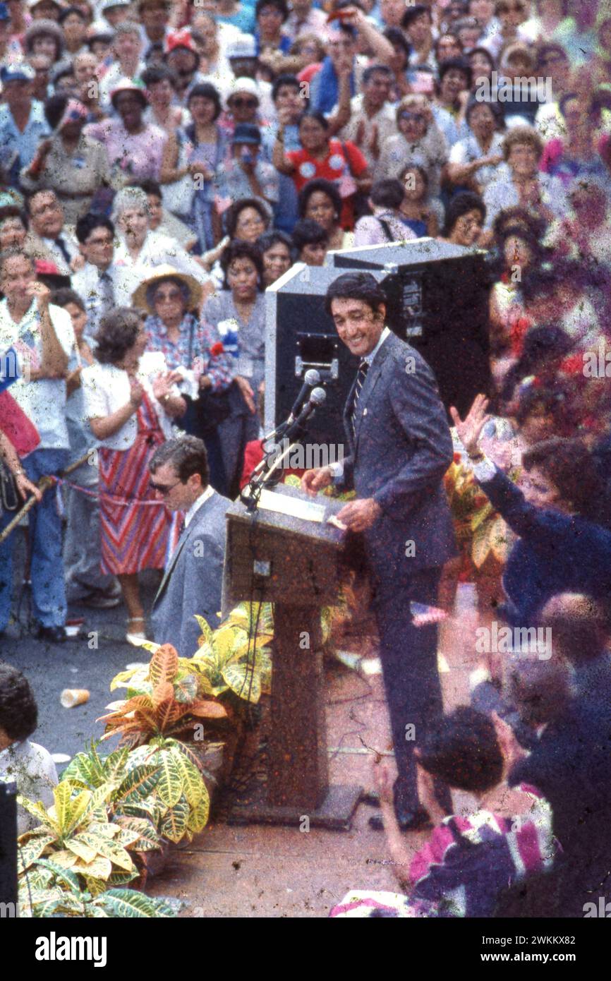 San Antonio Texas USA, circa 1988: San Antonio Mayor HENRY CISNEROS at a campaign rally in his city in south Texas. ©Bob Daemmrich Similar already on Alamy Stock Photo