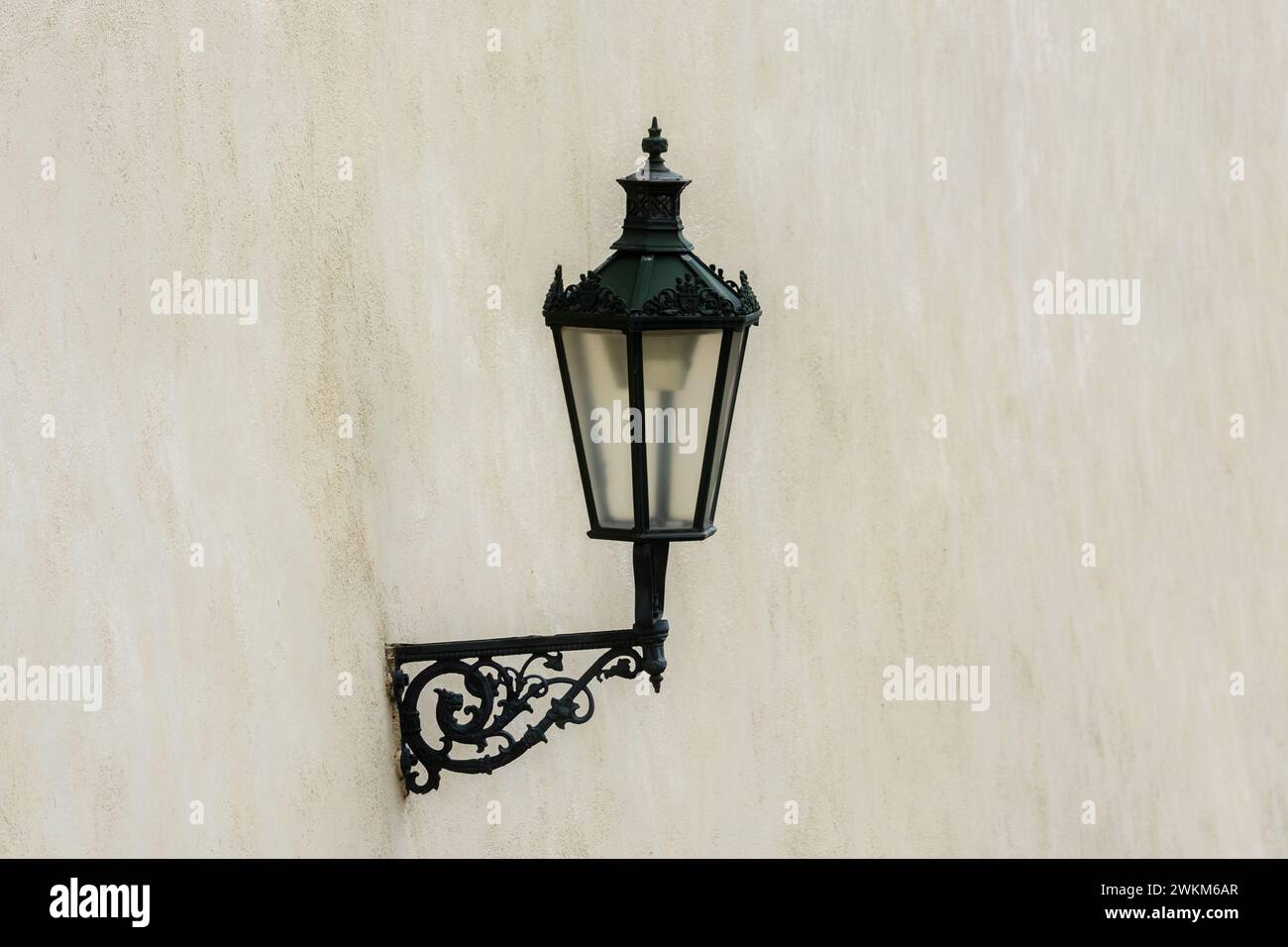 Bracket architecture hi-res stock photography and images - Alamy