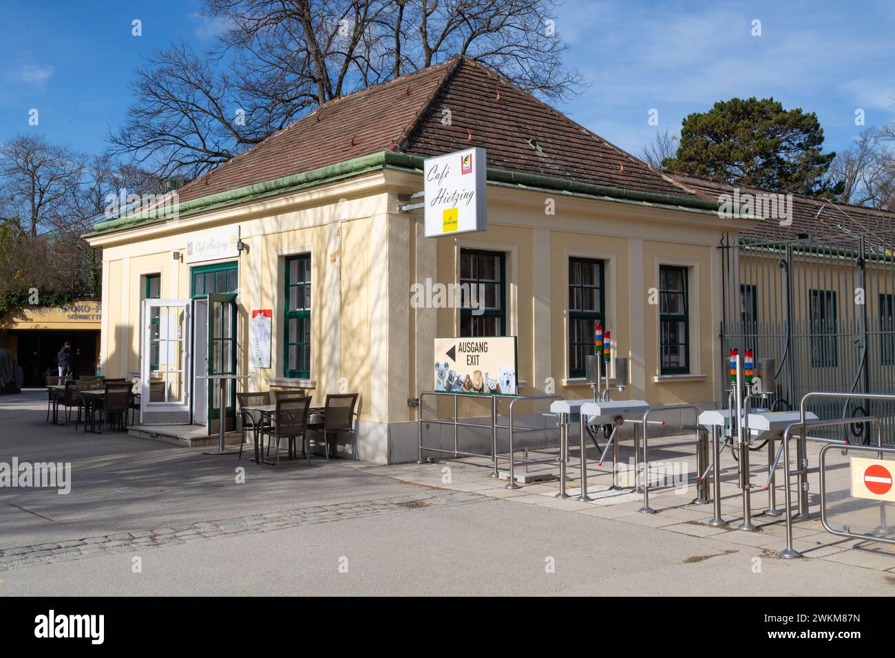 cafe-vienna-zoo-hi-res-stock-photography-and-images-alamy