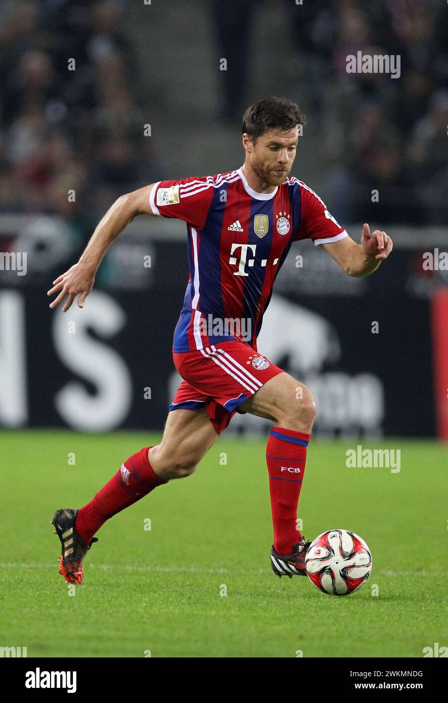 Xabi Alonso FC Bayern MŸnchen  1 Fussball Bundesliga   Saison 2014 / 2015 Borussia Mšnchengladbach -  FC Bayern MŸnchen © diebilderwelt / Alamy Stock Stock Photo