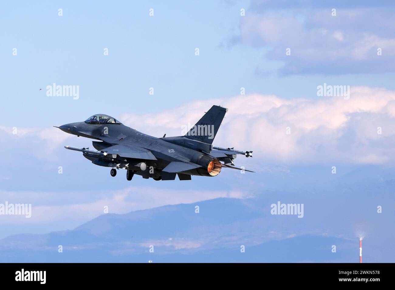 Ukrainian f 16 hi-res stock photography and images - Alamy