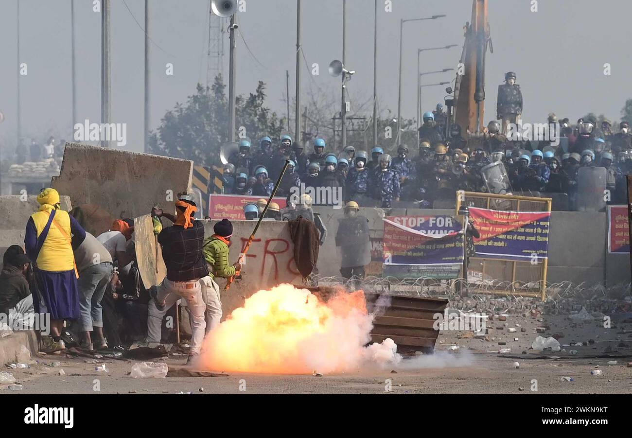 Chandigarh, India. 21st Feb, 2024. AMBALA, INDIA - FEBRUARY 21: Police action on agitated farmers at Shambhu Border of Punjab and Haryana onFebruary 21, 2024 near Ambala, India. The situation at the Punjab-Haryana's Shambhu and Khanauri state border points turned intense after a clash between protesting farmers and Haryana police when the former tried to break the barricades amid their 'Delhi Chalo' march and the police fired tear gas shells to disperse them. (Photo by Ravi Kumar/Hindustan Times/Sipa USA) Credit: Sipa USA/Alamy Live News Stock Photo